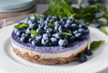 Raw vegan no bake blueberry cheesecake