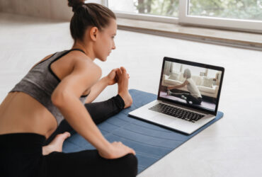 Health coach teaching yoga online with these tools to help build your coaching business